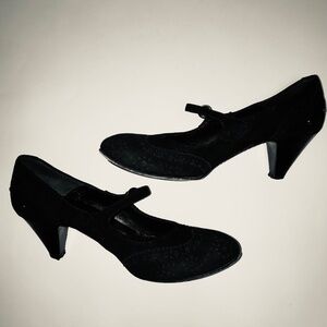 Vintage Manas Lea Foscati 100% suede black leather Mary Jane pumps heels Size: 7